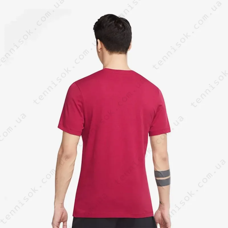 Теннисная футболка Nike Court Men's Seasonal Tennis T-Shirt DD8404-690