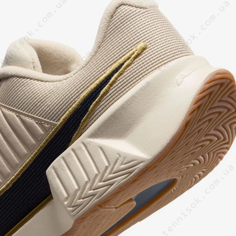 Тенісні кросівки Nike Zoom GP Challenge Pro Premium HC FN4699-100