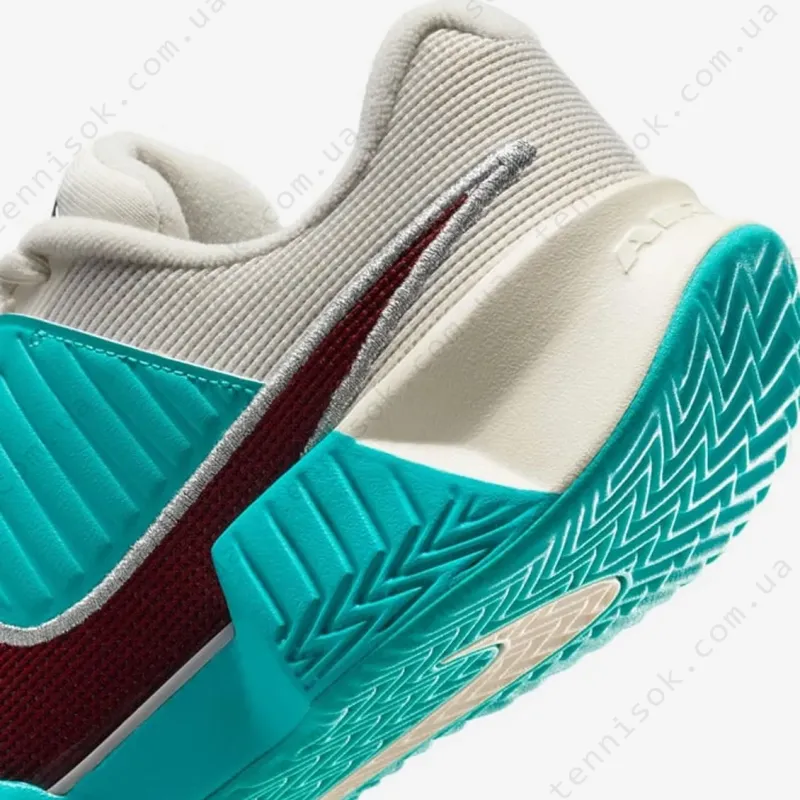 Теннисные кроссовки Nike GP Challenge Pro Premium Clay HJ6646-300