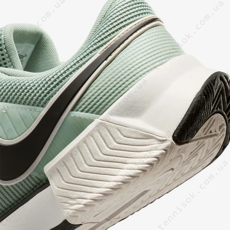 Теннисные кроссовки Nike Zoom GP Challenge 1.5 HC IQ5180-005