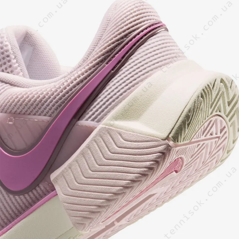 Теннисные кроссовки Nike Zoom GP Challenge 1.5 Premium HC IQ6076-601