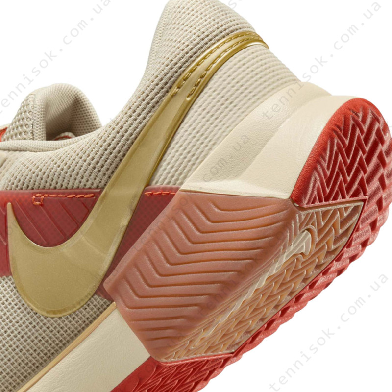 Теннисные кроссовки Nike Zoom GP Challenge 1 Clay Premium FN4771-103